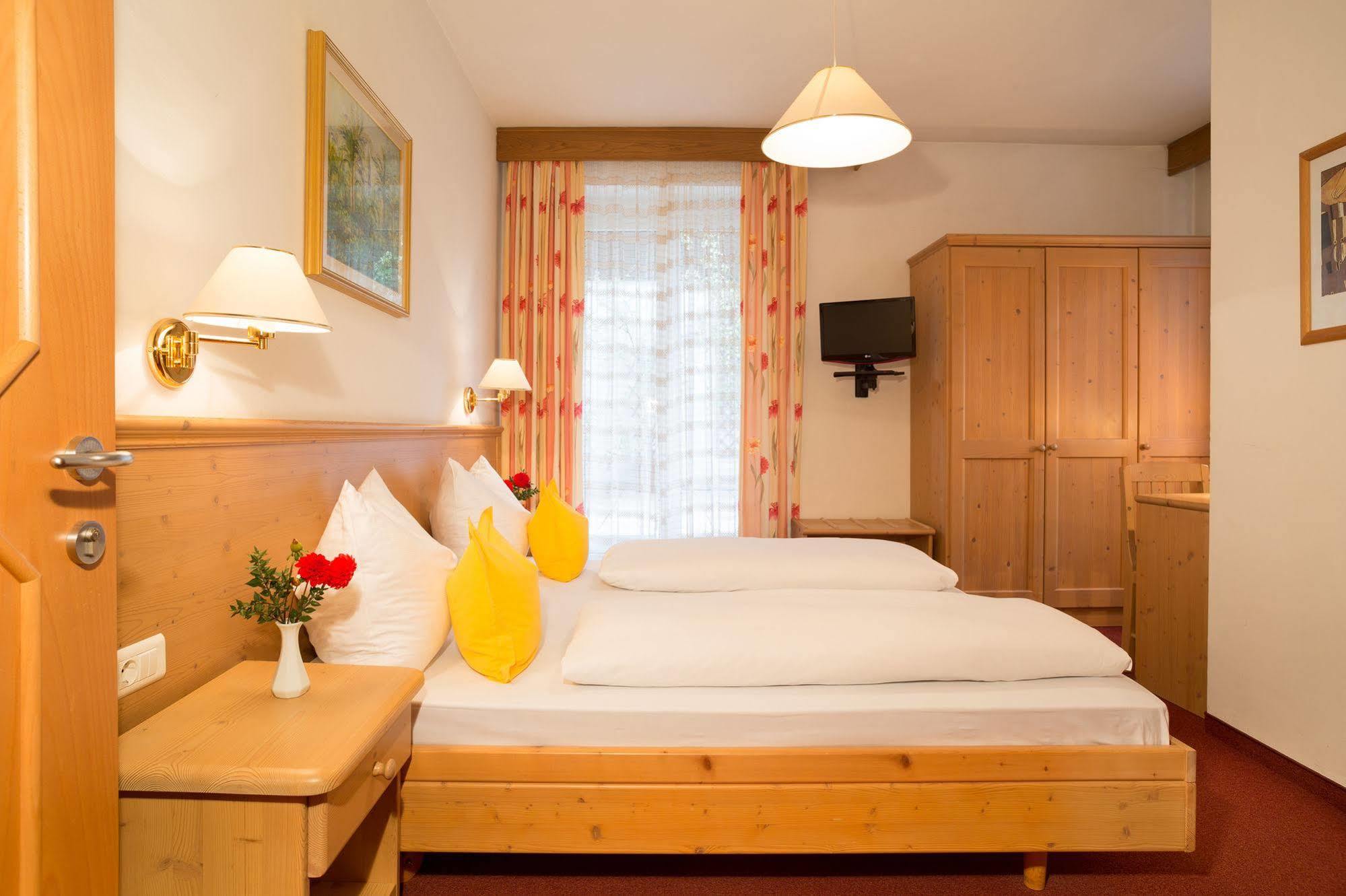 Hotel Gruberhof Meran Buitenkant foto